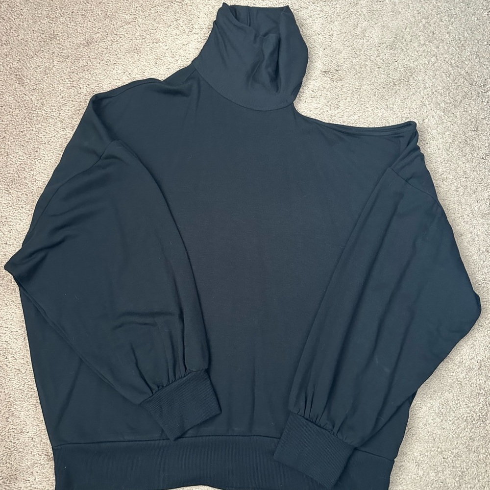 NWT Express left cold shoulder Black Turtleneck Sweatshirt material fleece lined